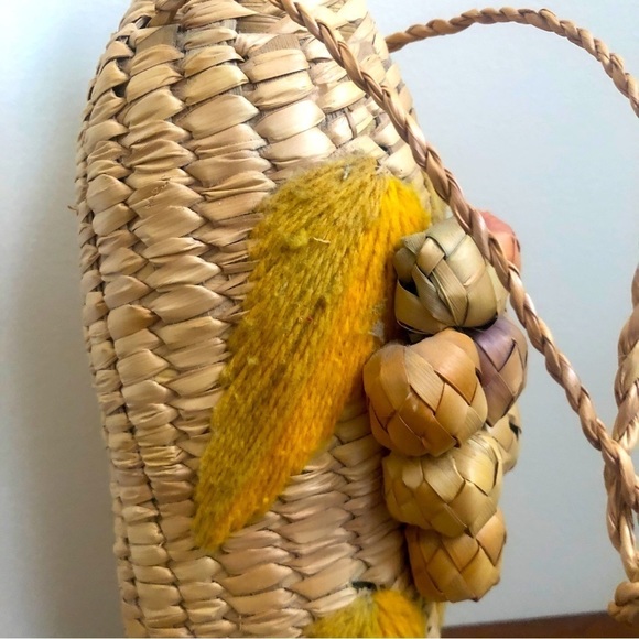 VINTAGE wicker/rattan wine bottle holder - Picture 4 of 10